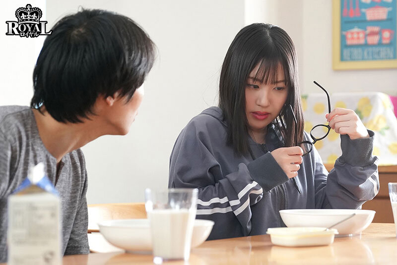 【博狗扑克】夕木こいろ(夕木小彩)作品ROYD-271发布！摩擦就让无套！朴素内敛的姐姐拿下眼镜后竟是诱惑美女！【EV扑克下载】