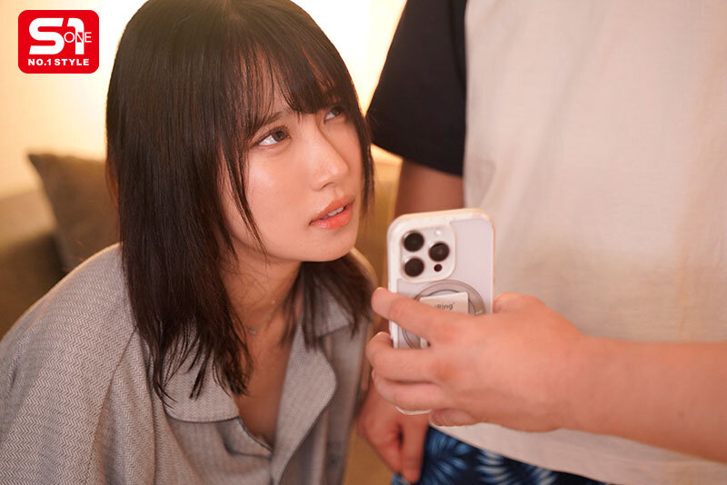 安达夕莉(SNOS-134) 让「童颜巨乳妹」待在混媚药的蒸气三温暖里，因敏感度满身汗发狂高潮…