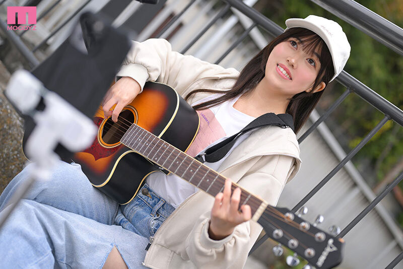 [MIFD-724]实在太穷了！街头歌手白宫萌牙一咬就拍A片惹！