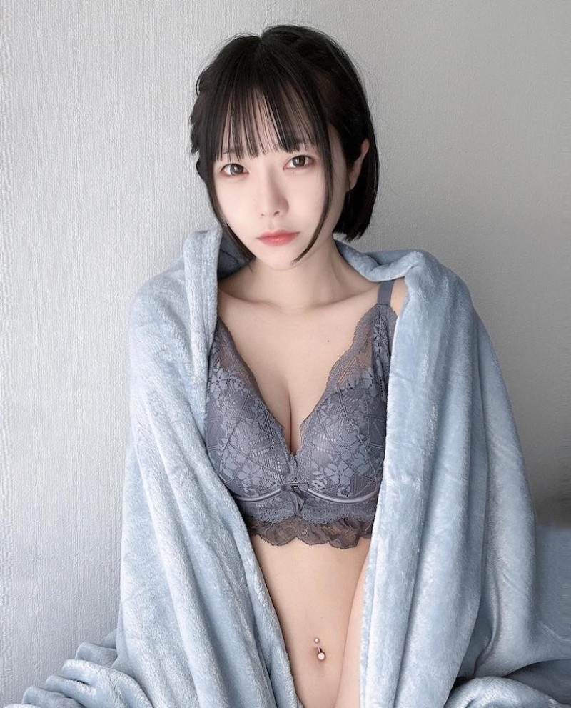 最新推荐!校花级短发E奶正妹《白坂有以》精选作品介绍……