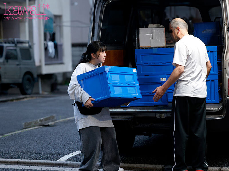 (CAWB-038)因为个子太小找不到工作⋯所以青峰こころ(青峰心)靠潮吹进攻AV界惹!