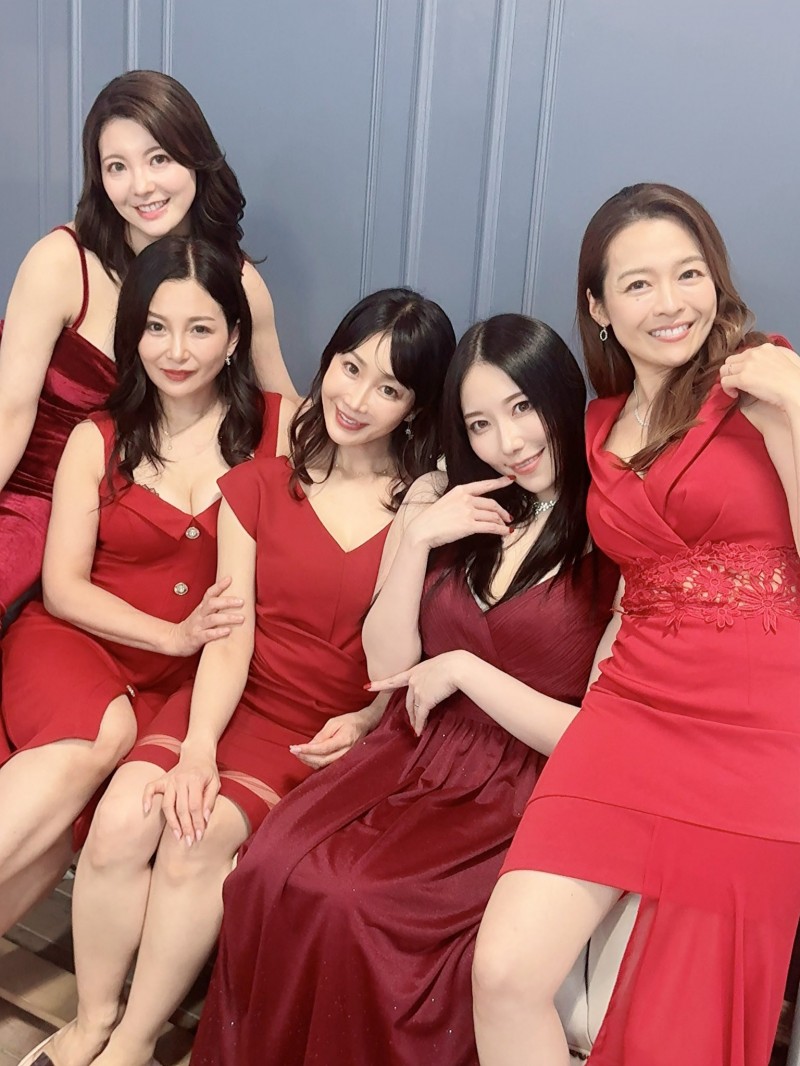 Madonna美熟女军团到底在做什么？