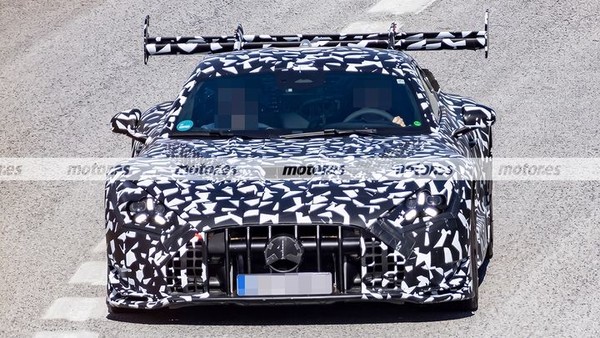 全新奔驰AMG GT Black Series谍照曝光 目标800马力 全新奔驰AMG GT Black Series谍照曝光 目标800马力