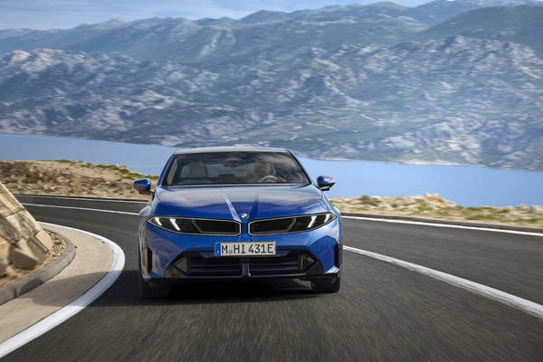 宝马第八代3系正式亮相 Neue Klasse全面上车 宝马第八代3系正式亮相 Neue Klasse全面上车