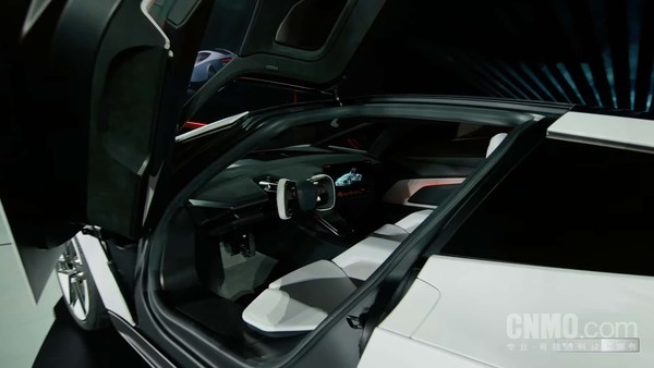 特斯拉第二代Roadster内饰 零百近1秒!特斯拉发布第二代Roadster 计划2028年上市